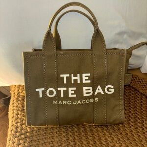 Small Marc Jacobs Tote Good condition, just too small for me